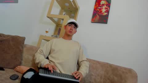 logantwink18 online show from 01-11-26, 05:12