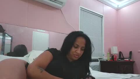 Snapshot of lola52990 chatting on 10-17-25, 04:59 Lola online show from 10-17-25, 04:59