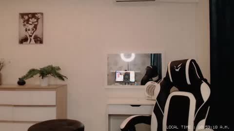 Snapshot of lola_anderson chatting on 12-18-24, 05:59 Lola online show from 12-18-24, 05:59