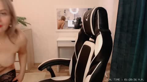 Snapshot of lola_anderson chatting on 02-23-25, 08:28 Lola online show from 02-23-25, 08:28