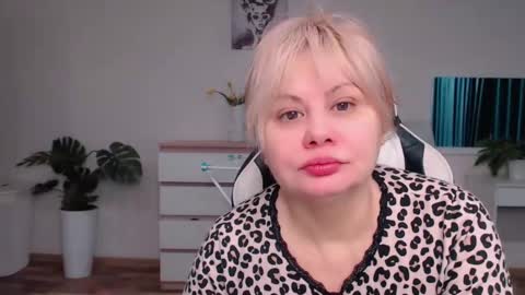 Snapshot of lola_anderson chatting on 10-21-25, 07:31 Lola online show from 10-21-25, 07:31