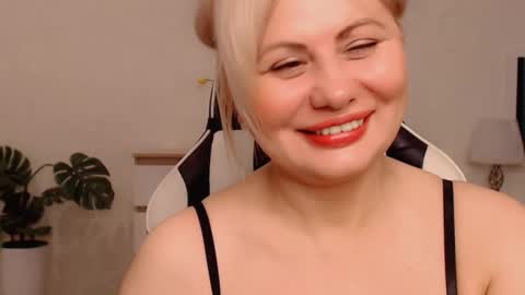 Snapshot of lola_anderson chatting on 11-04-25, 10:14 Lola online show from 11-04-25, 10:14