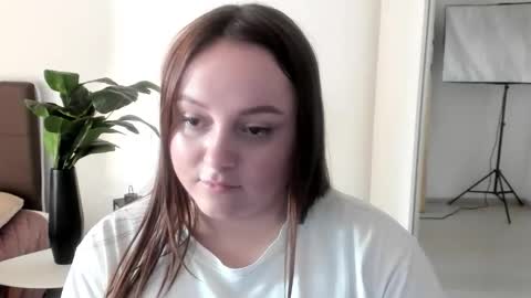lola_berry22 online show from 05-15-26, 04:47