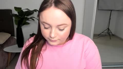 lola_berry22 online show from 05-17-26, 03:08