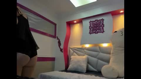 Lola  online show from 11-22-25, 07:57