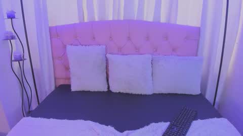 Lola  online show from 12-04-25, 07:44