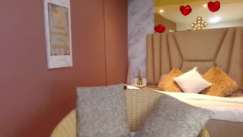 Lola online show from 09-12-25, 01:33