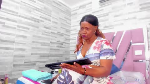 Lola online show from 02-22-25, 11:35