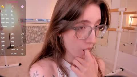 Lola online show from 10-11-25, 05:17