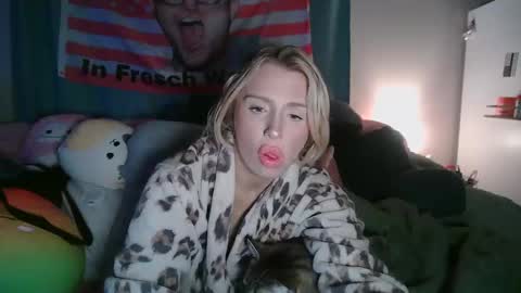 Snapshot of lolaa555 chatting on 04-07-26, 06:36 lolaa555 online show from 04-07-26, 06:36