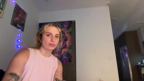 Snapshot of lolaa555 chatting on 04-25-26, 04:15 lolaa555 online show from 04-25-26, 04:15