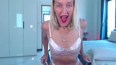 Lola online show from 03-19-26, 06:39