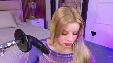 Snapshot of lolaangellx chatting on 05-28-26, 09:12 Lola Angel online show from 05-28-26, 09:12