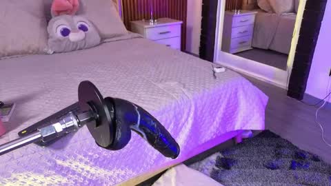 Snapshot of lolaangellx chatting on 05-29-26, 09:35 Lola Angel online show from 05-29-26, 09:35