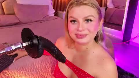 Snapshot of lolaangellx chatting on 06-15-26, 09:06 Lola Angel online show from 06-15-26, 09:06