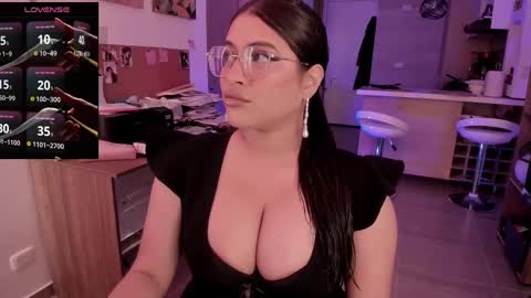lolaasmith_21 online show from 09-11-25, 08:42