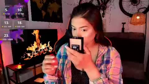 lolaasmith_21 online show from 06-10-26, 07:46