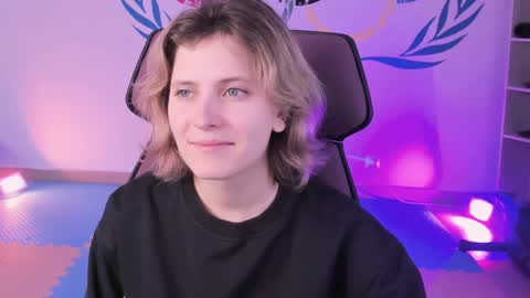 Snapshot of lolaasmus chatting on 12-24-24, 08:11 I consider myself the god Loki but life just calls me LOL online show from 12-24-24, 08:11