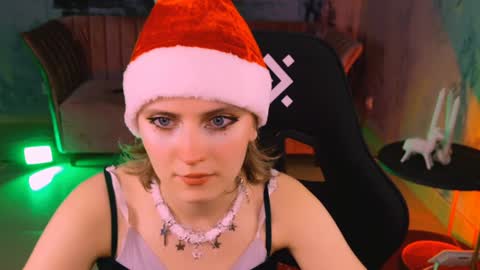 Snapshot of lolaasmus chatting on 12-25-24, 03:17 I consider myself the god Loki but life just calls me LOL online show from 12-25-24, 03:17