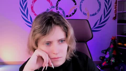 Snapshot of lolaasmus chatting on 12-28-24, 05:02 I consider myself the god Loki but life just calls me LOL online show from 12-28-24, 05:02