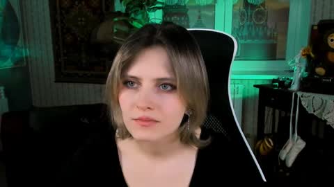 Snapshot of lolaasmus chatting on 01-10-25, 02:23 I consider myself the god Loki but life just calls me LOL online show from 01-10-25, 02:23