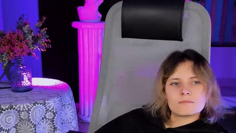 Snapshot of lolaasmus chatting on 02-12-25, 10:56 I consider myself the god Loki but life just calls me LOL online show from 02-12-25, 10:56