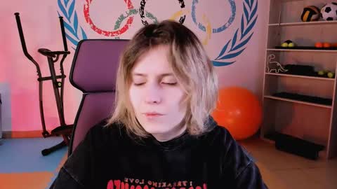 Snapshot of lolaasmus chatting on 02-13-25, 05:05 I consider myself the god Loki but life just calls me LOL online show from 02-13-25, 05:05