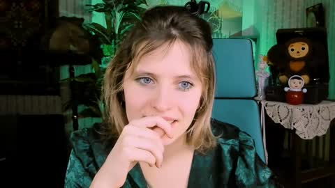 Snapshot of lolaasmus chatting on 02-19-25, 08:12 I consider myself the god Loki but life just calls me LOL online show from 02-19-25, 08:12