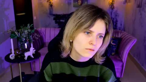 Snapshot of lolaasmus chatting on 02-25-25, 08:03 I consider myself the god Loki but life just calls me LOL online show from 02-25-25, 08:03