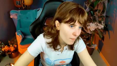 Snapshot of lolaasmus chatting on 10-22-25, 05:41 I consider myself the god Loki but life just calls me LOL online show from 10-22-25, 05:41