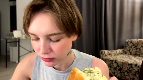 lolaatatee online show from 06-06-26, 05:17