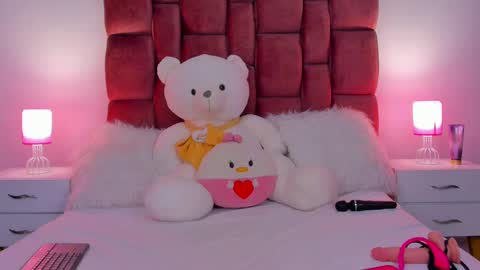 Snapshot of lolacoper chatting on 12-20-24, 12:30 LolaCoper online show from 12-20-24, 12:30