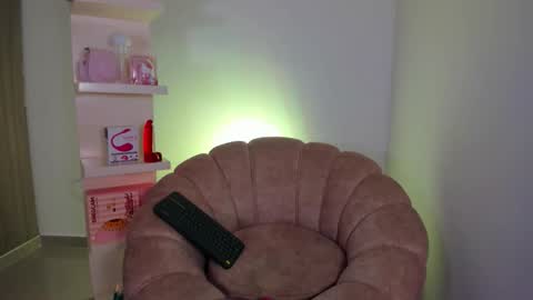 Snapshot of lolacoper chatting on 11-06-25, 02:12 LolaCoper online show from 11-06-25, 02:12