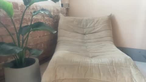 Snapshot of loladom chatting on 09-15-25, 07:52 Frt Pr1ncess online show from 09-15-25, 07:52