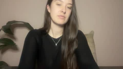 Snapshot of loladom chatting on 10-20-25, 04:57 Frt Pr1ncess online show from 10-20-25, 04:57