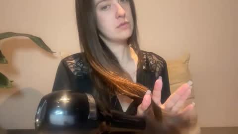 Snapshot of loladom chatting on 10-23-25, 04:23 Frt Pr1ncess online show from 10-23-25, 04:23