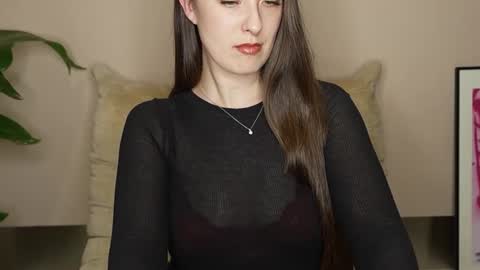 Snapshot of loladom chatting on 11-11-25, 04:51 Frt Pr1ncess online show from 11-11-25, 04:51