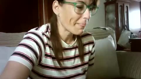 Snapshot of lolahueso chatting on 02-20-25, 08:28 LOLA HUESO y ERIC online show from 02-20-25, 08:28