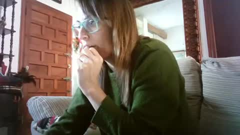 Snapshot of lolahueso chatting on 02-26-25, 04:24 LOLA HUESO y ERIC online show from 02-26-25, 04:24