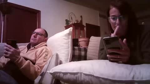 Snapshot of lolahueso chatting on 02-26-25, 07:27 LOLA HUESO y ERIC online show from 02-26-25, 07:27
