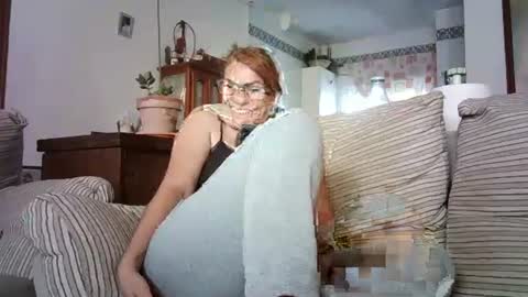 Snapshot of lolahueso chatting on 09-26-25, 08:29 LOLA HUESO y ERIC online show from 09-26-25, 08:29