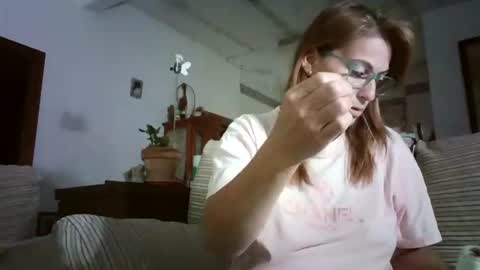 Snapshot of lolahueso chatting on 10-11-25, 08:24 LOLA HUESO y ERIC online show from 10-11-25, 08:24