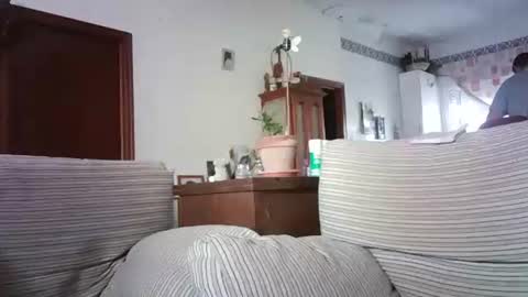 Snapshot of lolahueso chatting on 10-15-25, 08:25 LOLA HUESO y ERIC online show from 10-15-25, 08:25