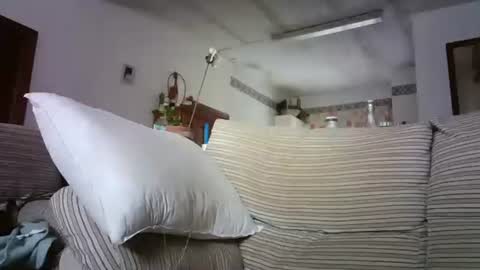 Snapshot of lolahueso chatting on 11-12-25, 10:04 LOLA HUESO y ERIC online show from 11-12-25, 10:04