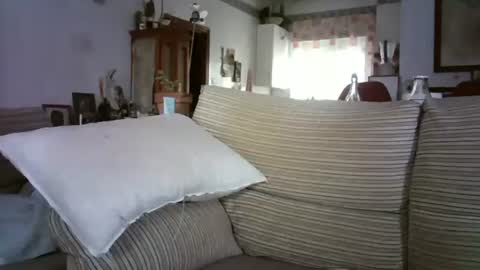 LOLA HUESO y ERIC online show from 12-16-25, 09:36