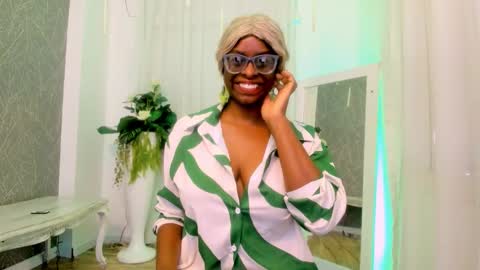 lola online show from 11-19-25, 02:06