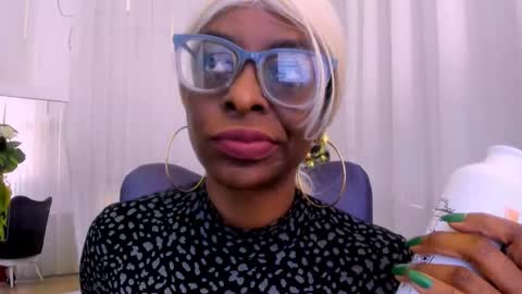 lola online show from 11-29-25, 01:25