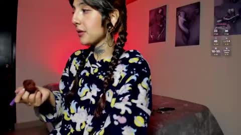 Snapshot of lolaleah_ chatting on 11-24-25, 12:32 Lola online show from 11-24-25, 12:32