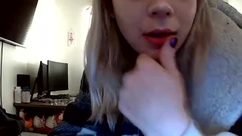 Lola Lixx online show from 11-30-25, 12:09