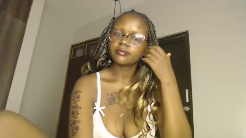 lolamia7 online show from 03-07-25, 04:13